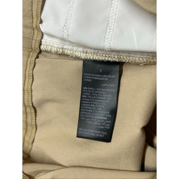 Chico’s So Slimming Brigitte Bermuda Shorts Khaki Size 2 Short US 12-14 Pull On - Picture 7 of 7